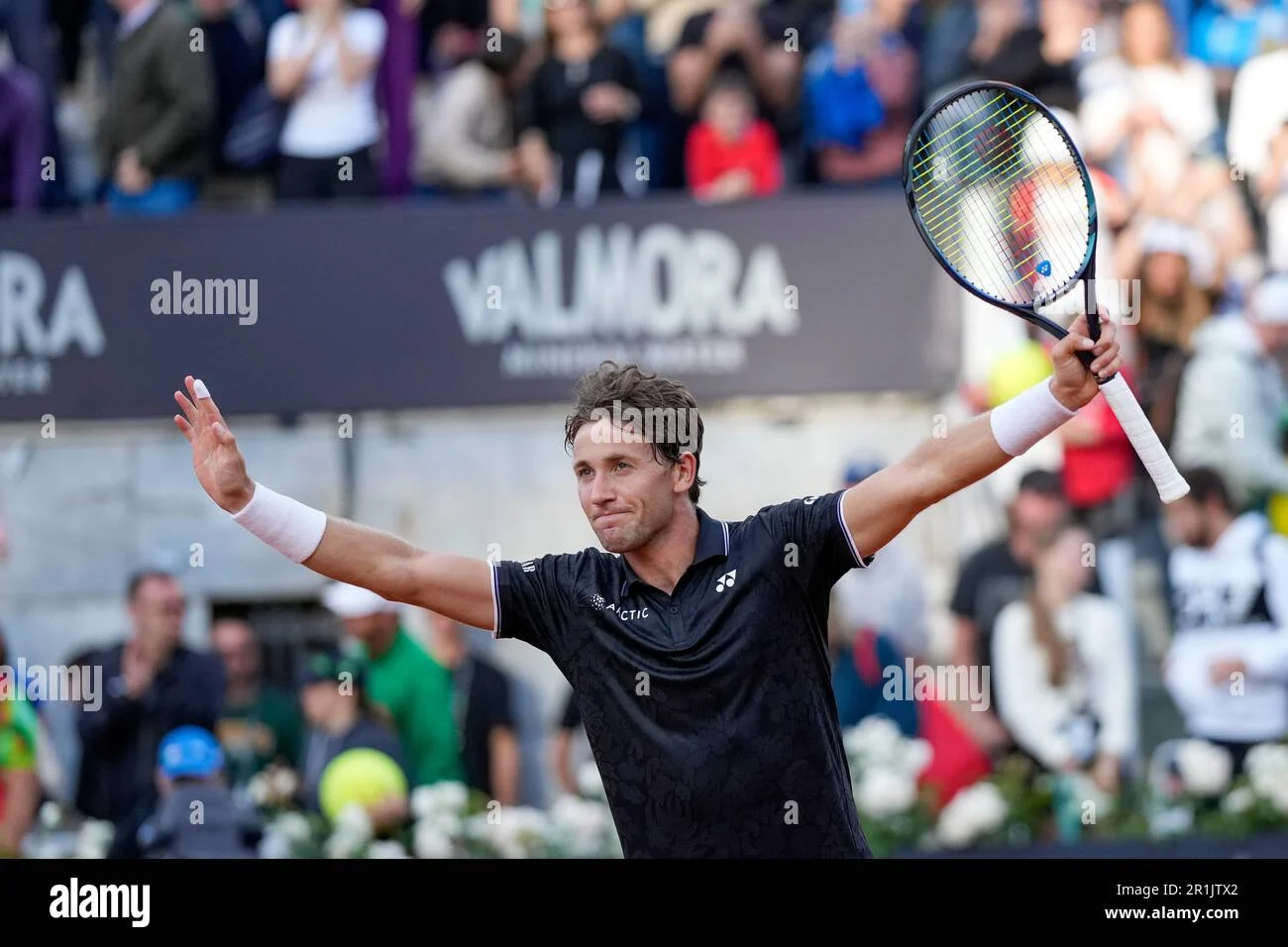 Casper Ruud Powers Through Italian Open as Musetti’s Injury Clouds French Open Hopes