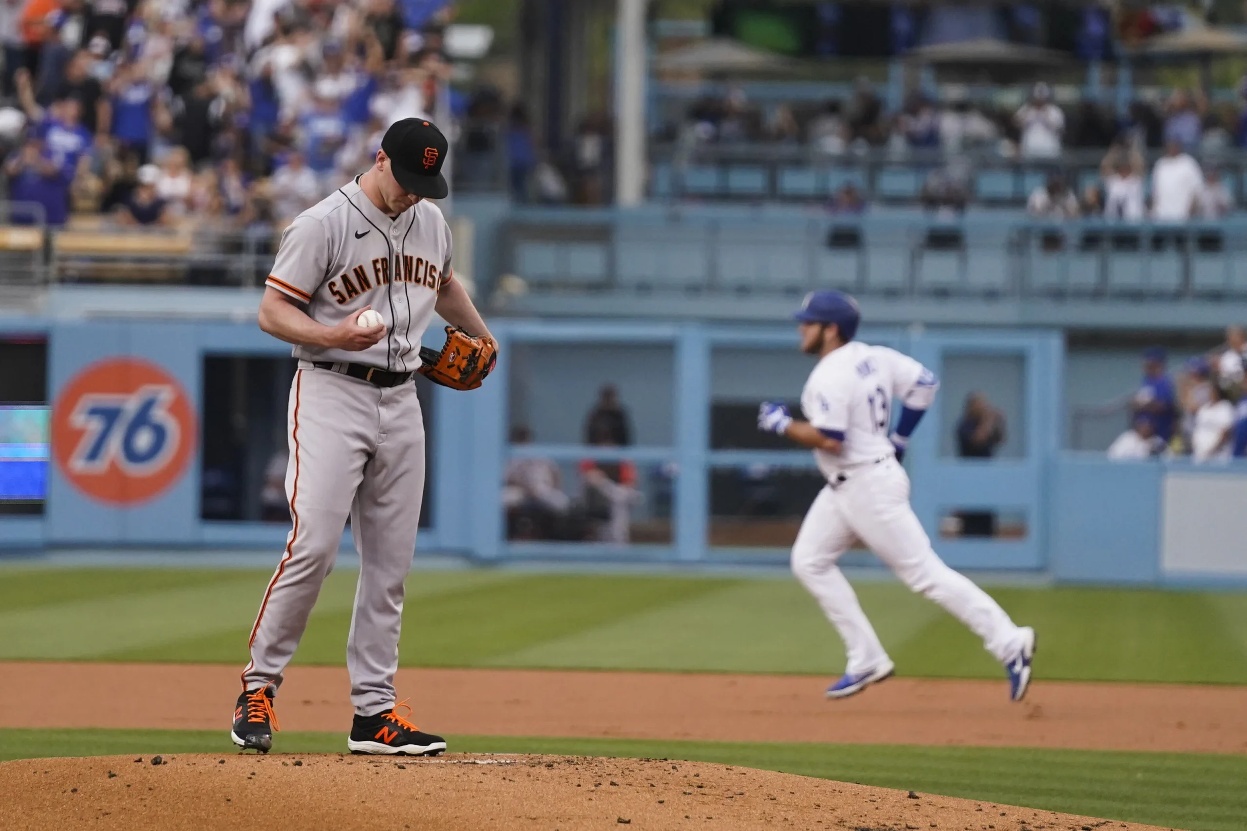 Inside-the-Park Drama and Managerial Turmoil: sf giants Stumble Against Dodgers